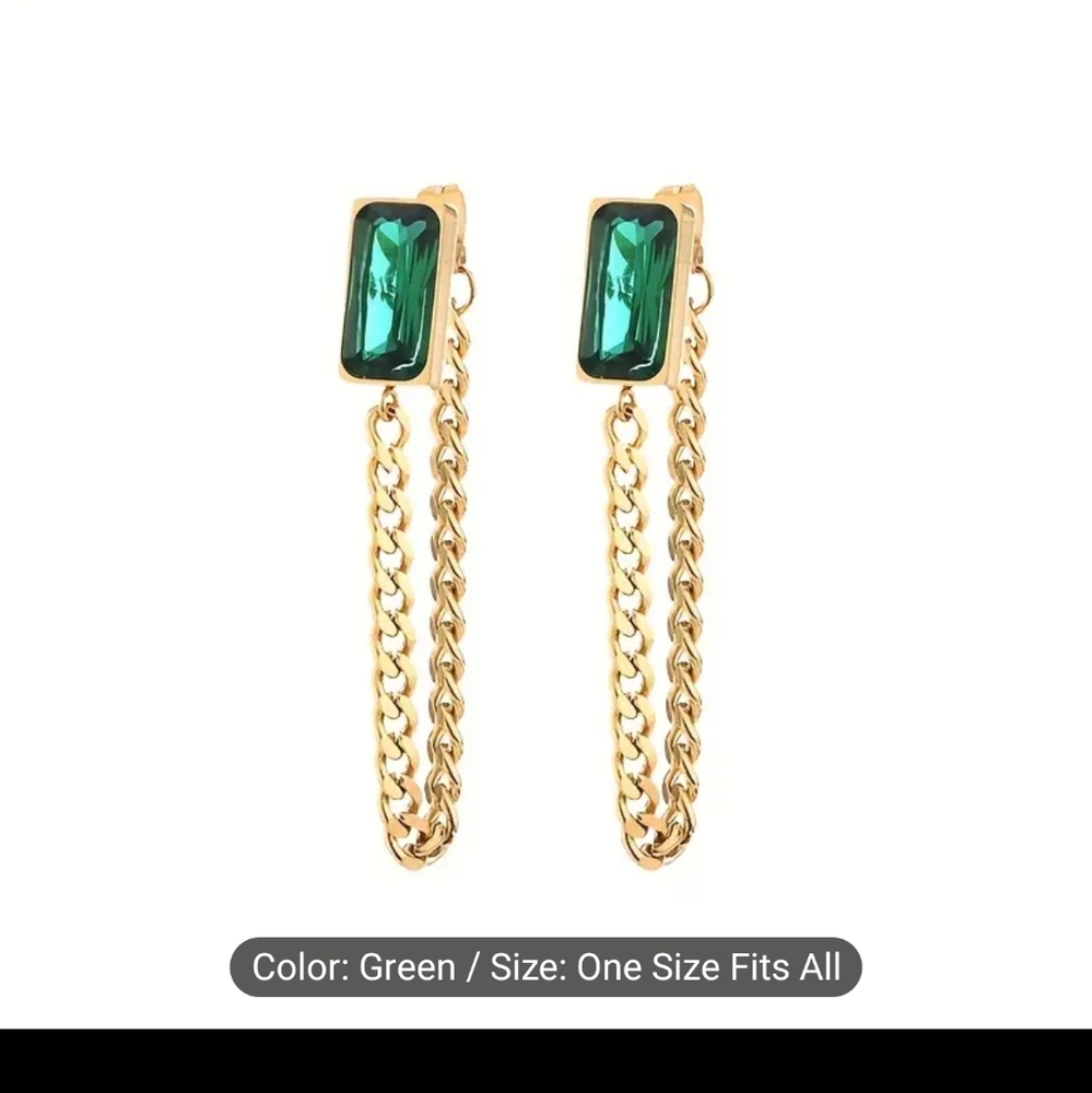 💚💚NEW💚💚 ELEGANT!! Tiny Square Chain Dangle Earrings with a Green Stone